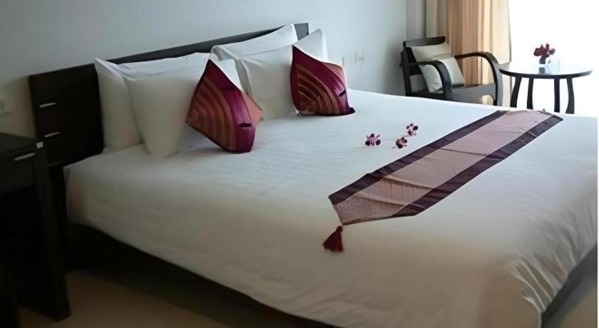 Avenue Hotel 3*
